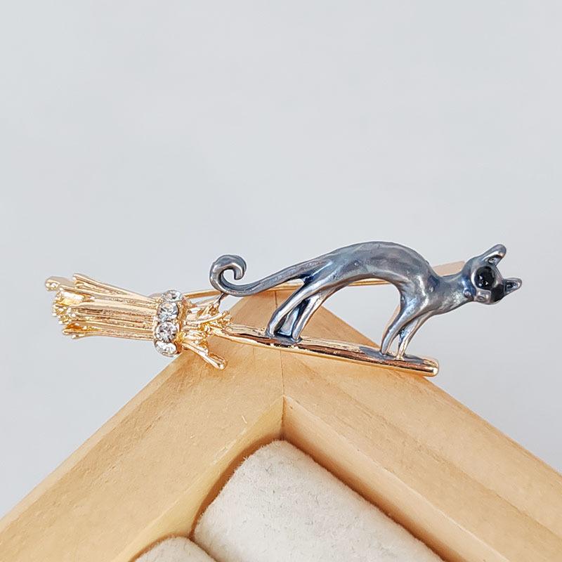 Kreative Fliegender Besen Katze Brosche Anstecknadel Für Damen Herren Emaille Niedliches Tier Kätzchen Reversnadeln Party Büro Schmuck