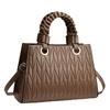 Die Tasche ist atmosphärisch, hat ein großes Fassungsvermögen, ist vielseitig, eine Schulter-, Umhänge-, Handtasche, hochwertig und modisch.