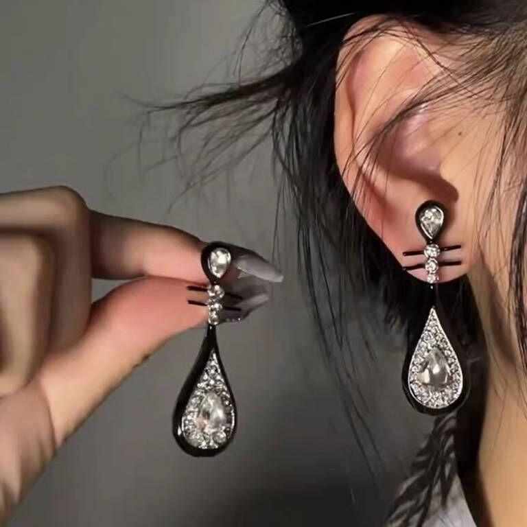 Explosive black pipa earrings, new stud earrings, Chinese style, national style, elegant temperament earrings