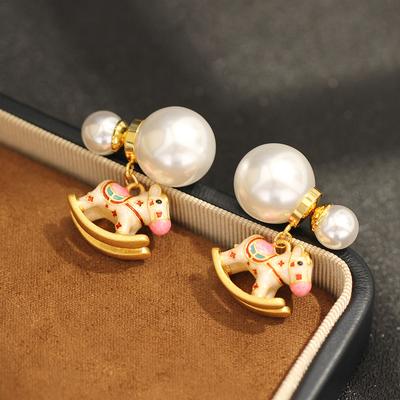 Moda infantil cor esmalte requintada cavalo de Troia brincos de pérola retrô luxo leve versátil dois usos brincos de agulha de prata femininos