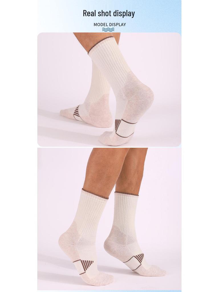 Men's and Women's Thickened Merino Wool Hiking Socks: Non-slip, Wear-resistant, Mid-tube Design.