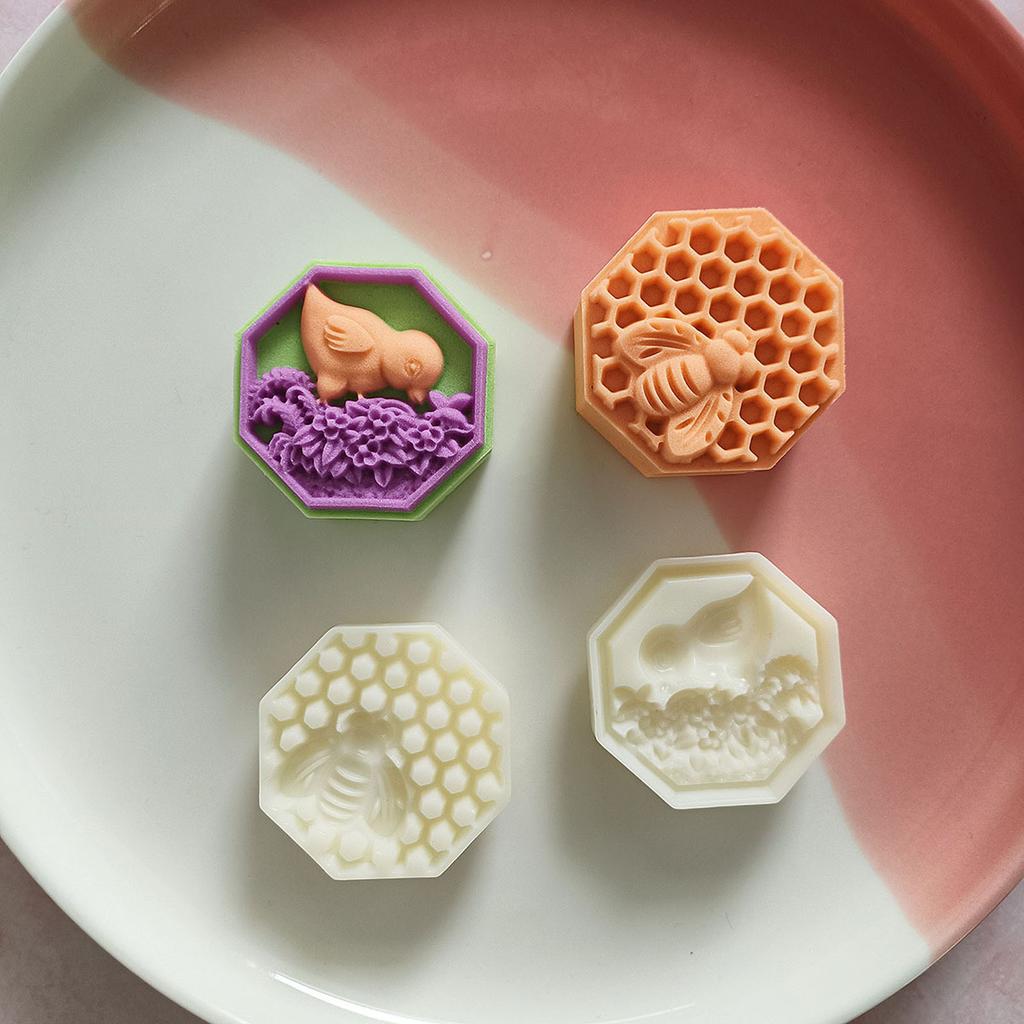 50g Mooncake Mold Hand Press Mooncake Stamps Plastic Pastry Gadgets Moon Cake Maker with 3D Flowers & Bee Shape Patterns