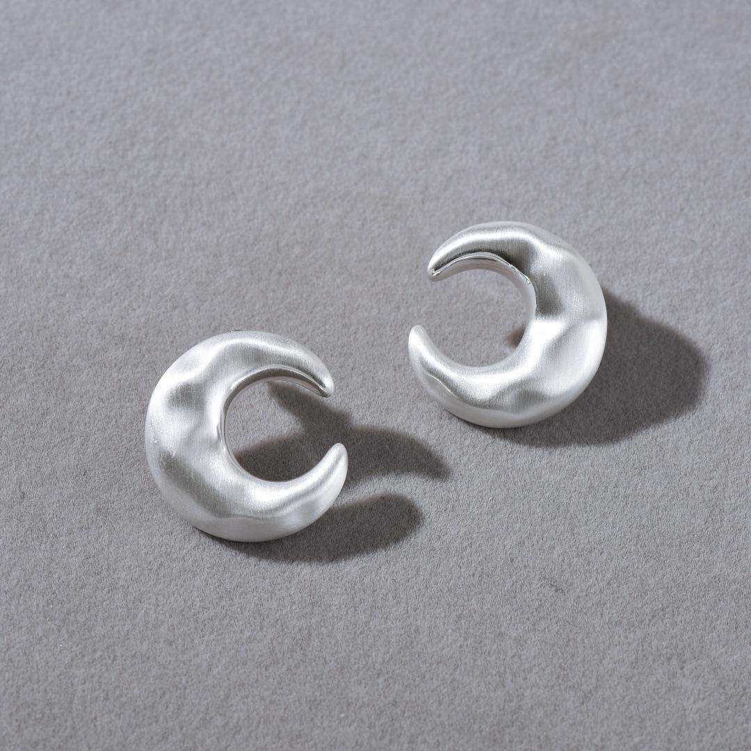 

Simple And Exquisite Gold And Silver Crescent Moon Handmade Brushed S925 Silver Needle Stud Earrings Niche Fashion High Sense Earrings Women
