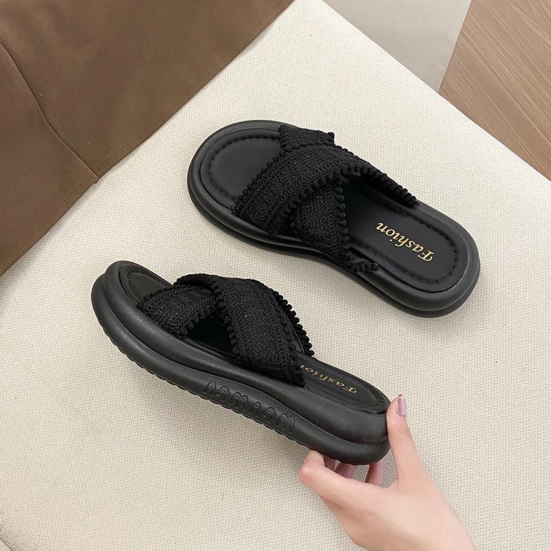 Muffin beach fashion wear shit new year feeling sandals women 2025 slippers spring and summer step comfortable versatile increase
