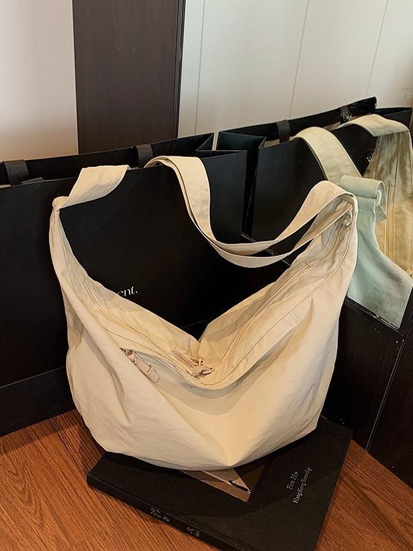 Nylon Duffle Bag For Women With Zipper Closure And Casual Style Perfect For Travel And Leisure
