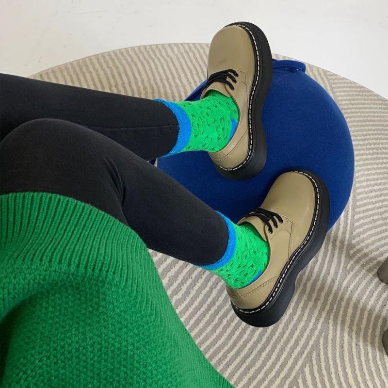 Chaussures rétro faciles à assortir à semelles épaisses de style britannique JW BV en cuir à gros orteil et à petit bout pour femmes, nouvelles escarpins à bout rond muffin tout-aller