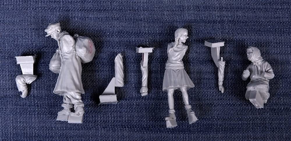 Yen Model 1/35 European Front Refugee Resin Kit YAN35012