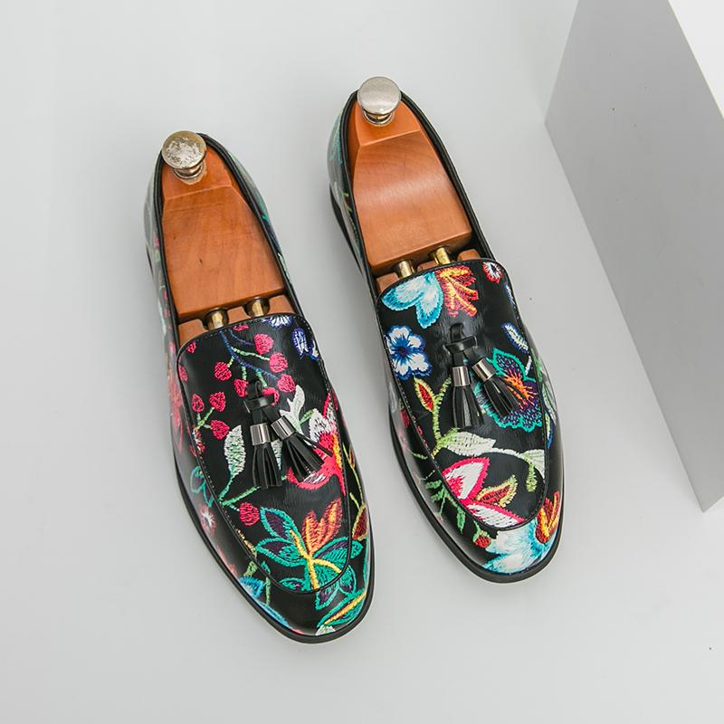 Fashion Street Style Male Loafers Pointed Casual Moccasins for Men Fringed Slip-on Men's Shoes Bean Boat Shoes New Fashion Driving Flats