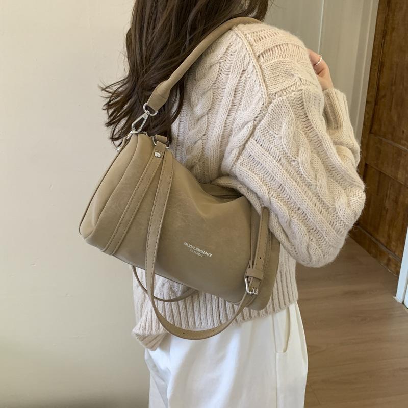 Premium sense niche bag women's autumn and winter 2025 new versatile messenger bag casual explosion ins shoulder pillow bag