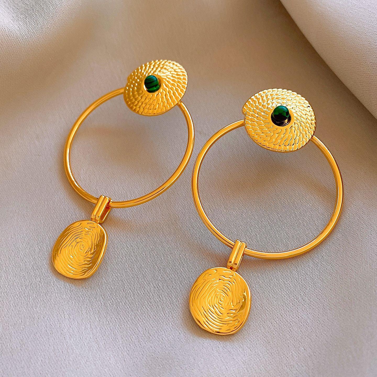 

Retro medieval stone round hollow earrings, stud earrings, personalized exaggerated earrings.