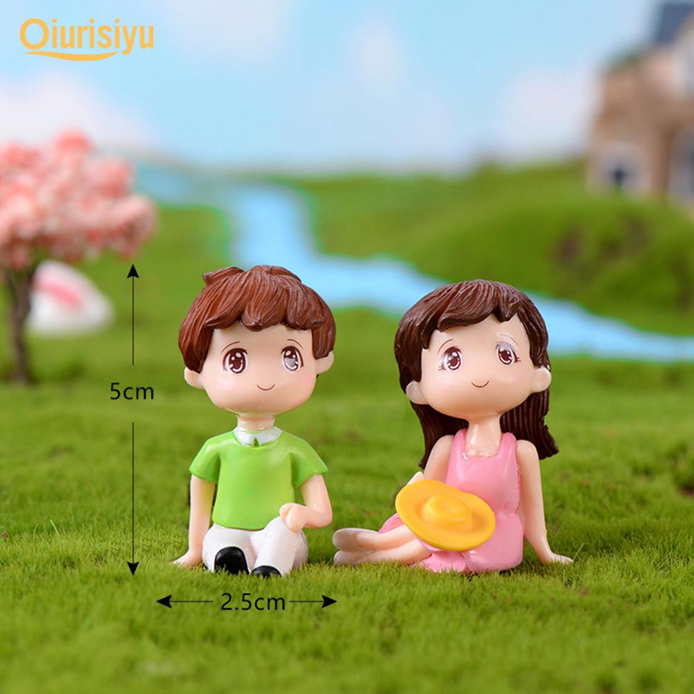 2Pcs Mini Girl Boy Sit Down Look Up Model Figurine