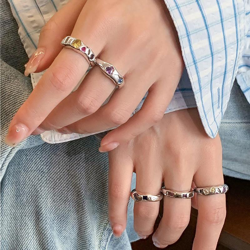 Bunter herzförmiger Zirkonia Metallring für Damen Verstellbares stilvolles modisches Accessoire