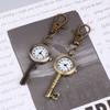 Niedliche schöne Taschenuhr im Markenstil mit Schlüsselanhänger und Kette aus Quarz