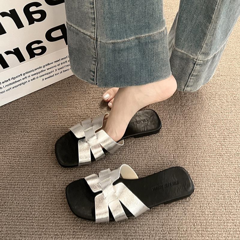 Soft Flat Bottom Versatile French New Casual Comfortable Sandals 2025 Summer Beach Slippers Women Wear One Word Cool Slippers