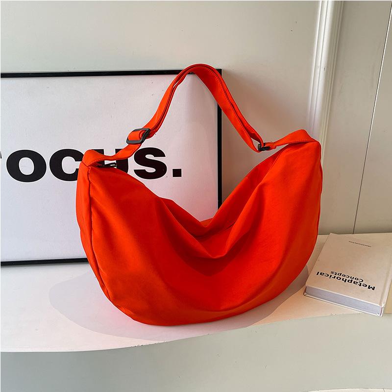 New Large Capacity One Shoulder Dumpling Bag for College Students and Couples Lightweight Solid Color Casual