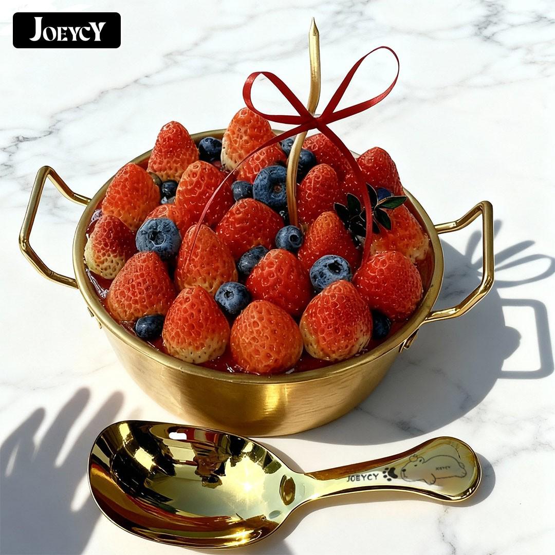 Очаровательный набор: миска для клубничного торта с капибарой и ложка Gold Spoon