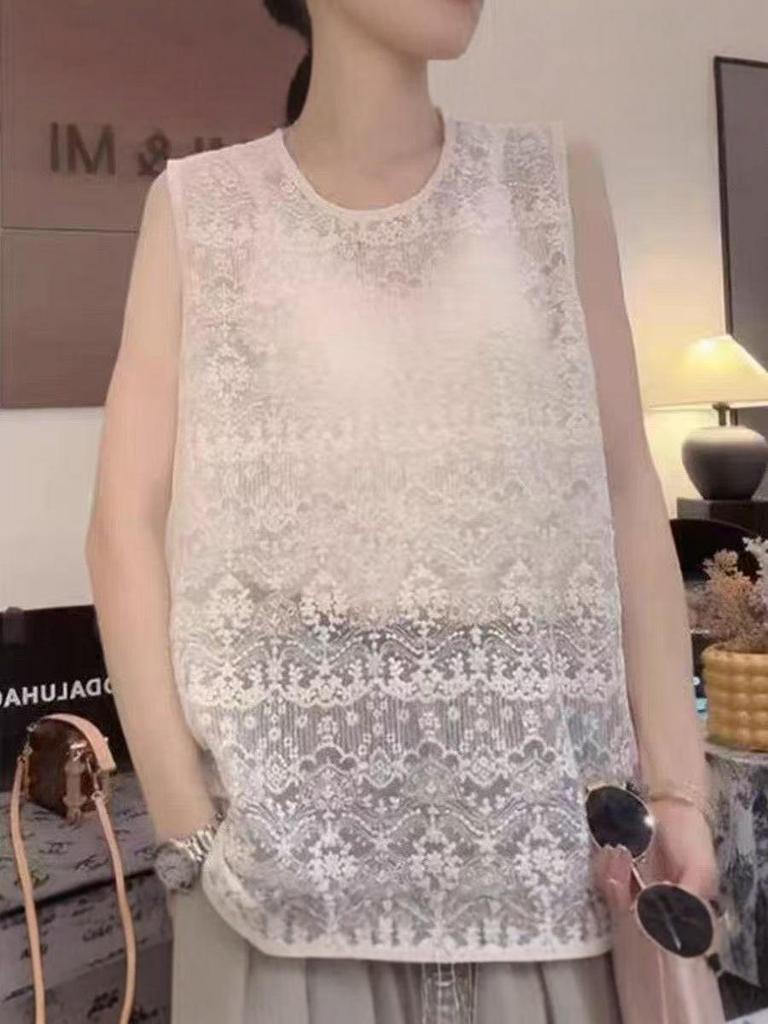 Trendy Plus-Size Lace Round Neck Sleeveless Top