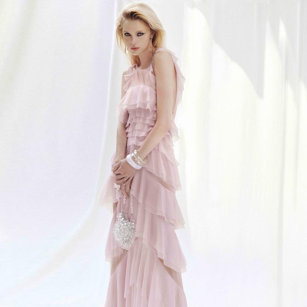 2026 European and American ins new women's clothing hot-selling temperament elegant sleeveless ruffle edge dress