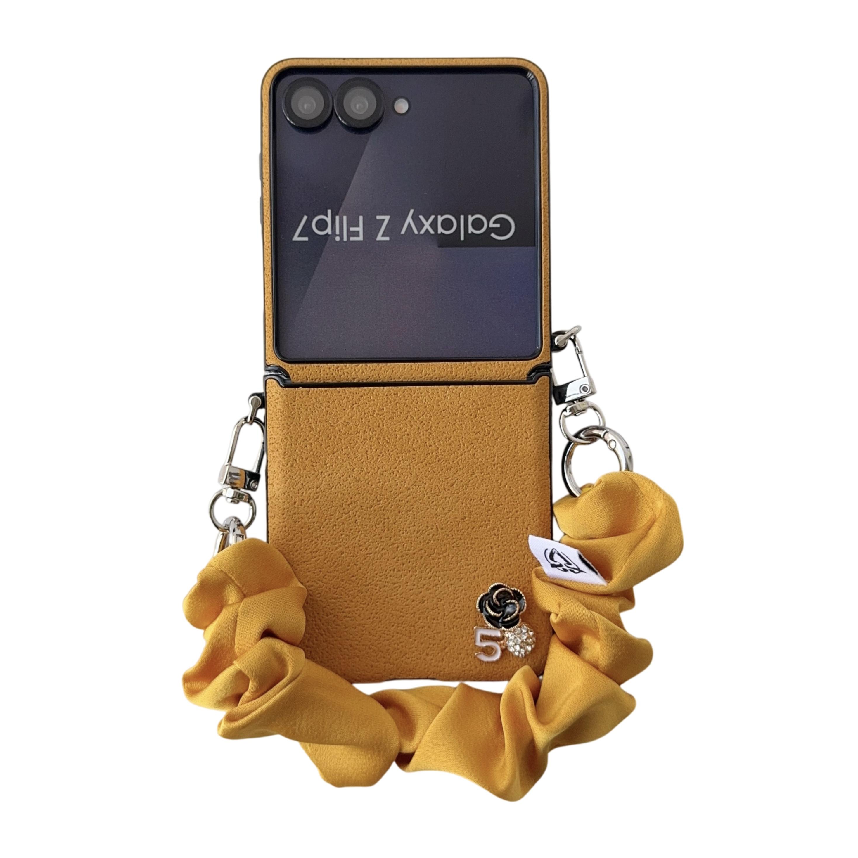 

Scarf Wrist Chain Strap PU Leather Phone Case for Samsung Galaxy Z Flip 7 FE 6 5 4 3 Flip7 Flip6 Protective Cover Galaxy Z Flip7 коричневий