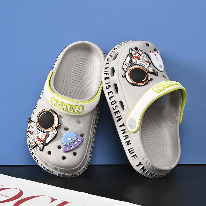 

Напечатаны очаровательные мультяшные нескользящие детские сандалии разных размеров для мальчиков и девочек для летней носки 130 серый