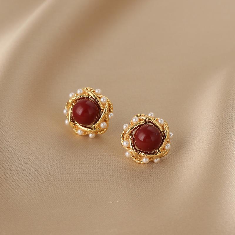Elegant 2024 Geometric Wine Red Stud Earrings – Trendy French Hong Kong Style