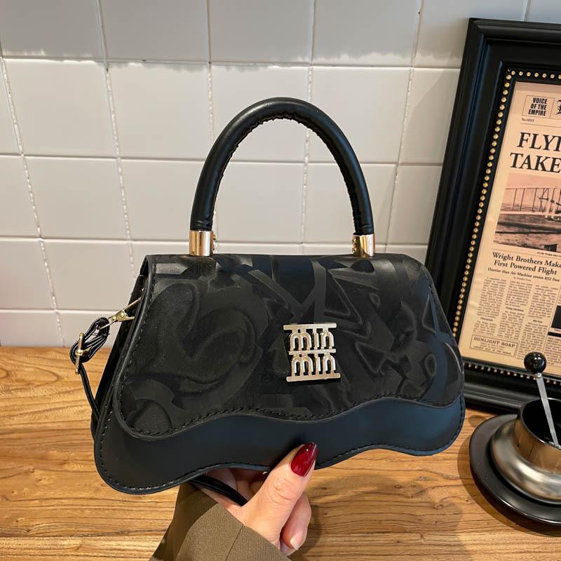 Casual portable small square bag trendy retro small bag women s 2 winter new fashion casual popular messenger bag