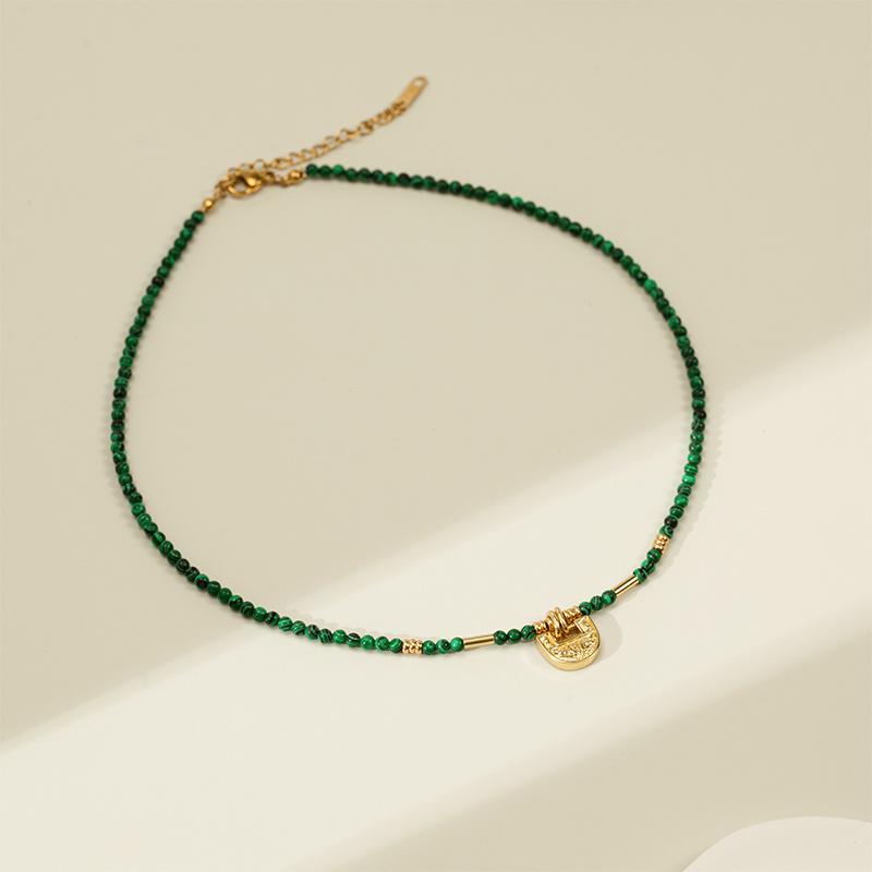 Elegant Retro Spinel Beaded Clavicle Necklace for Women