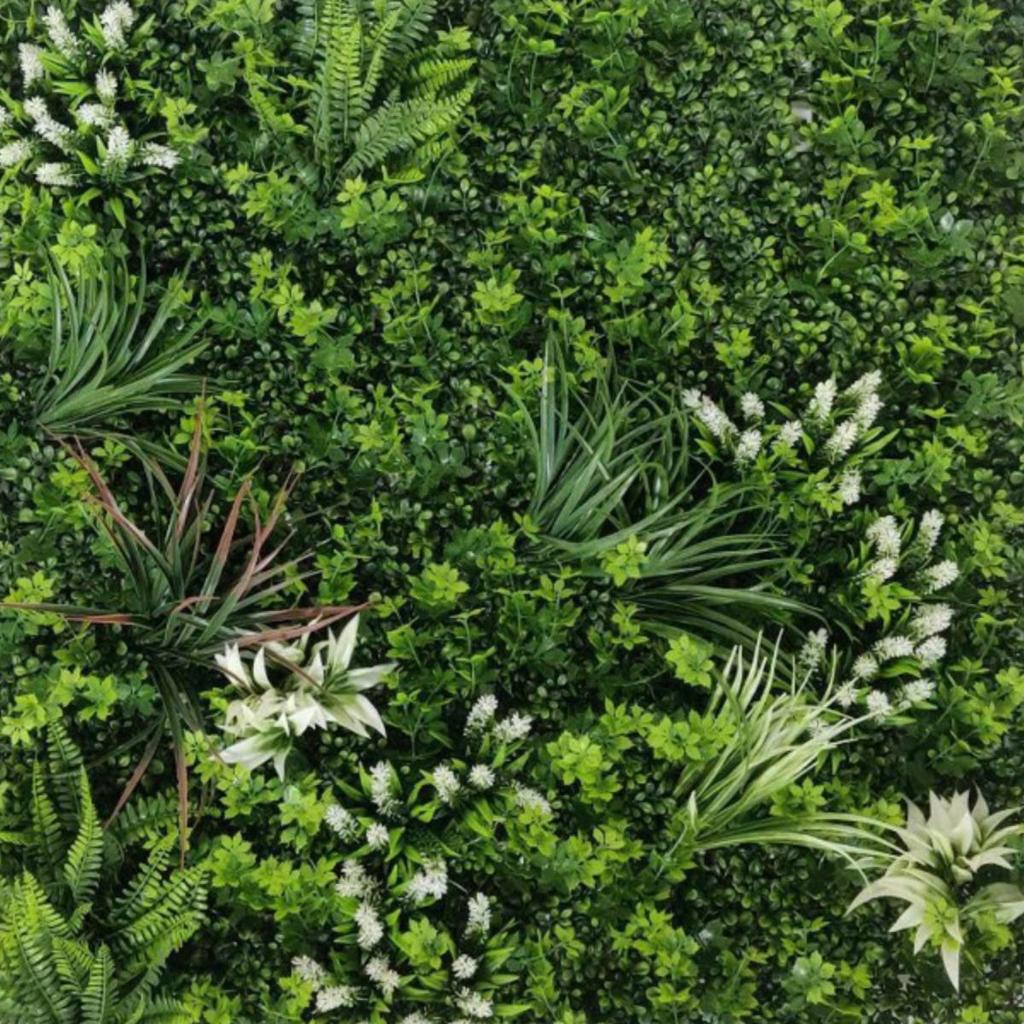 Flame-Retardant Green Wall: Anti-Aging Lawn Decoration for Malls & Backgrounds