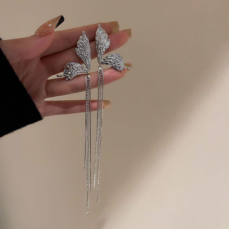 

Металлические плиссированные серьги премиум-класса с бахромой в виде эльфа и крыльями бабочки, серьги-гвоздики 01