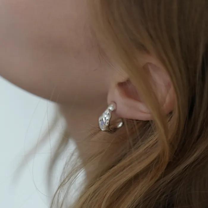 GENTLE STONE EARRING 04