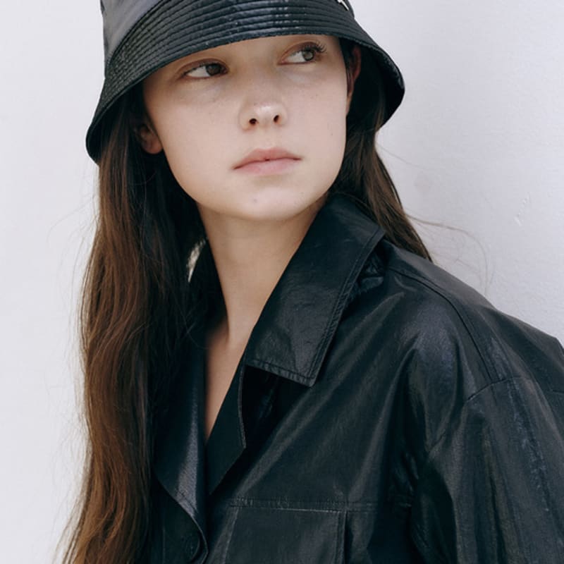 BERMUDAGRASS Glossy Bucket Hat_BLACK