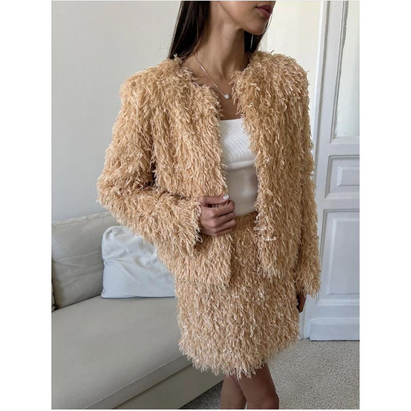 

Осенне-зимний женский короткий топ + юбка с кисточками и курткой M