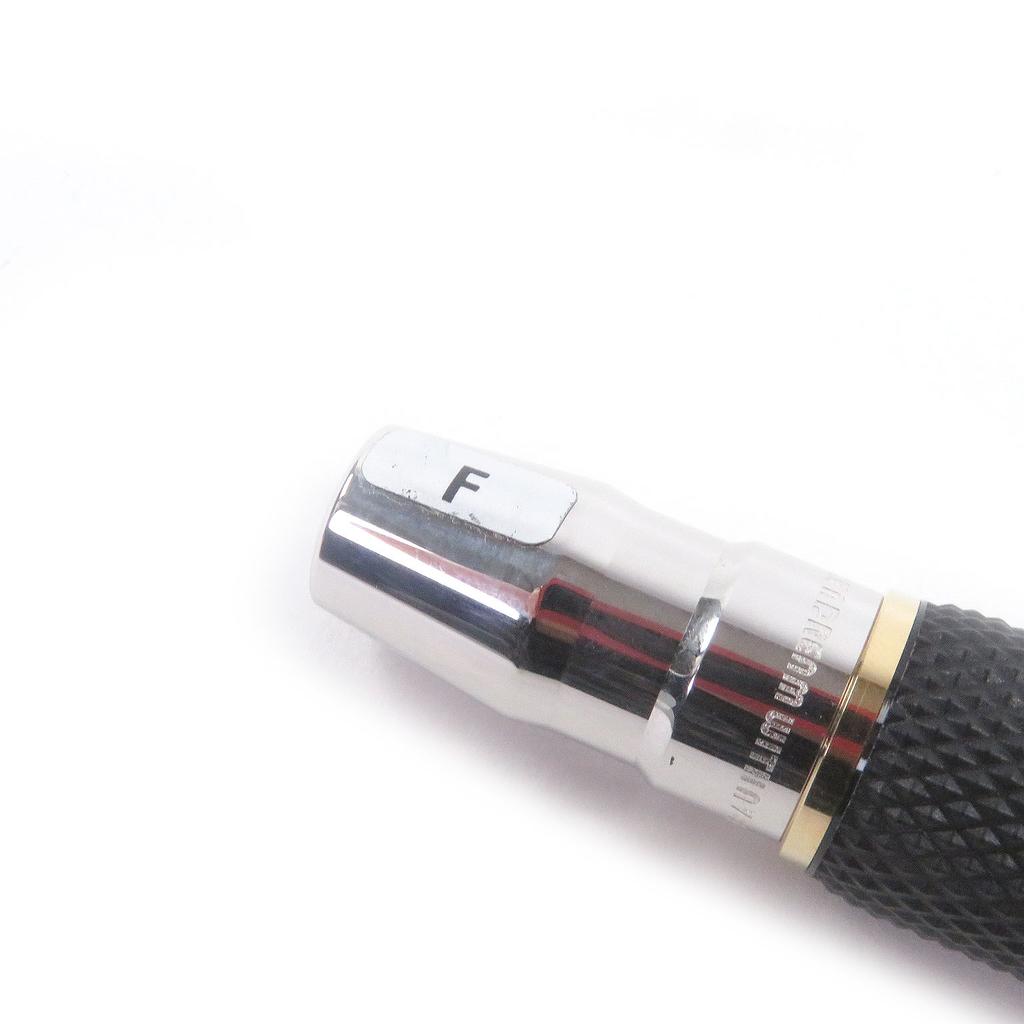 Pristine MONTBLANC fountain pen Special Edition Great Characters Used