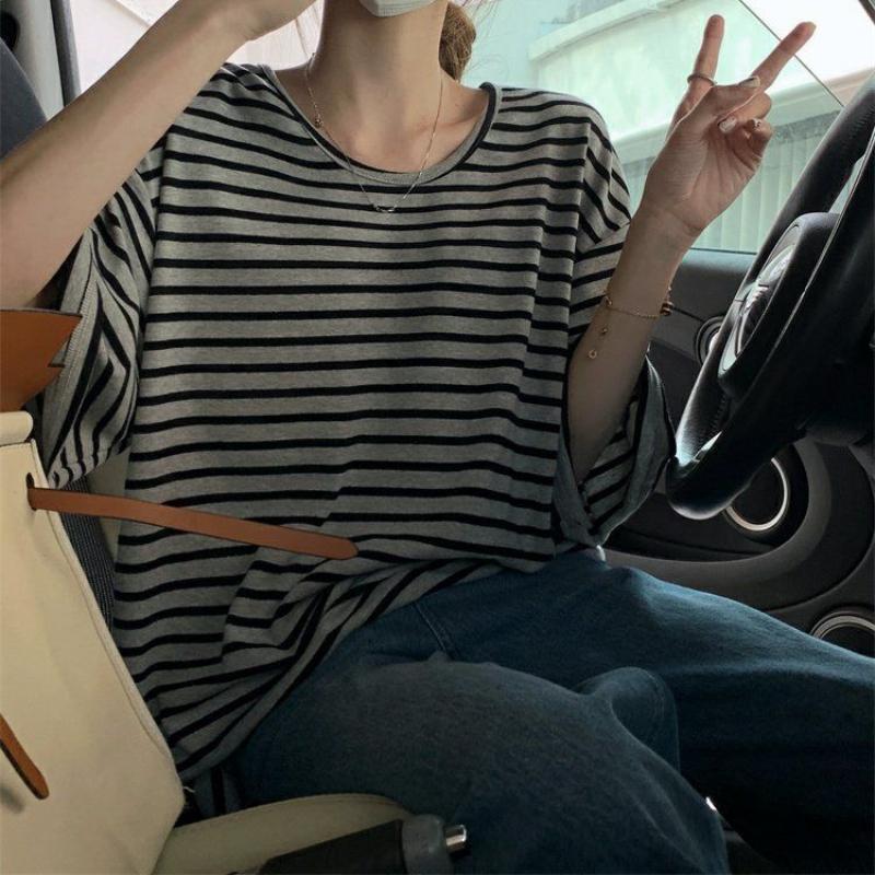 Striped Short Sleeved T-shirt for Women Summer Hong Kong Style Retro Design Loose and Slimming Top