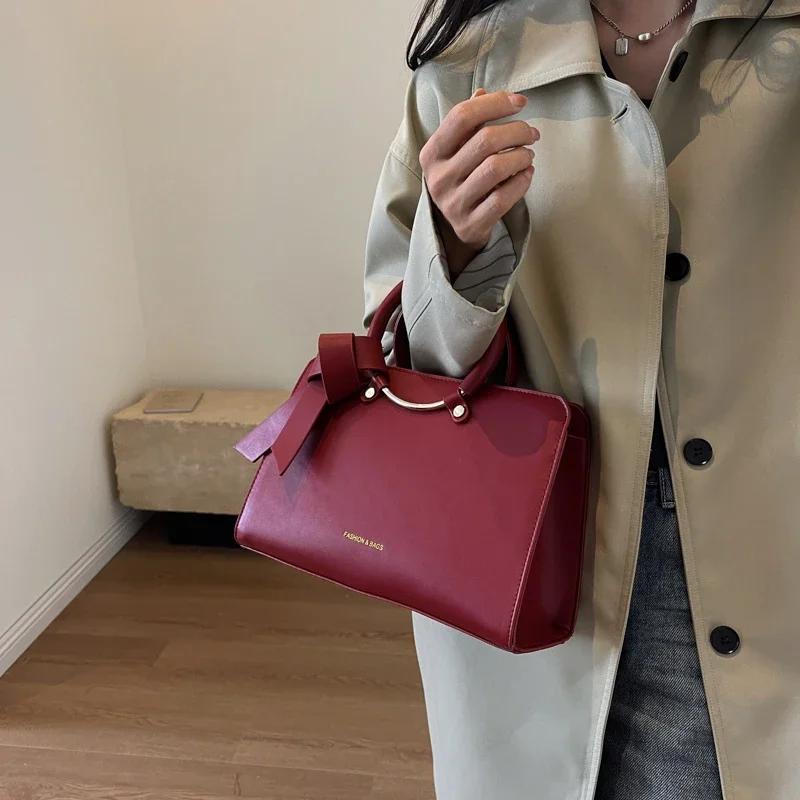Women's Bag New stylish portable work Travel large capacity Simple and versatile style bag