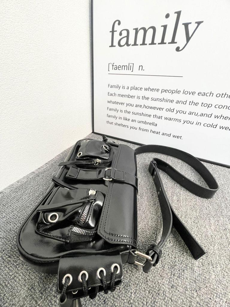 2024 Damen High-End Biker Baguette Tasche: Süßes, Cooles, Würziges Nischen-Schulter- oder Unterarm-Accessoire