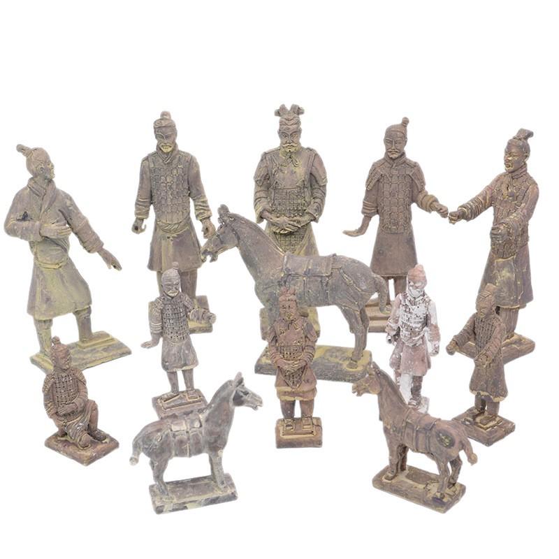 Dinosaur Fossil Excavation Toy – Children's Educational DIY Dig Kit with Surprise Gem Figurine