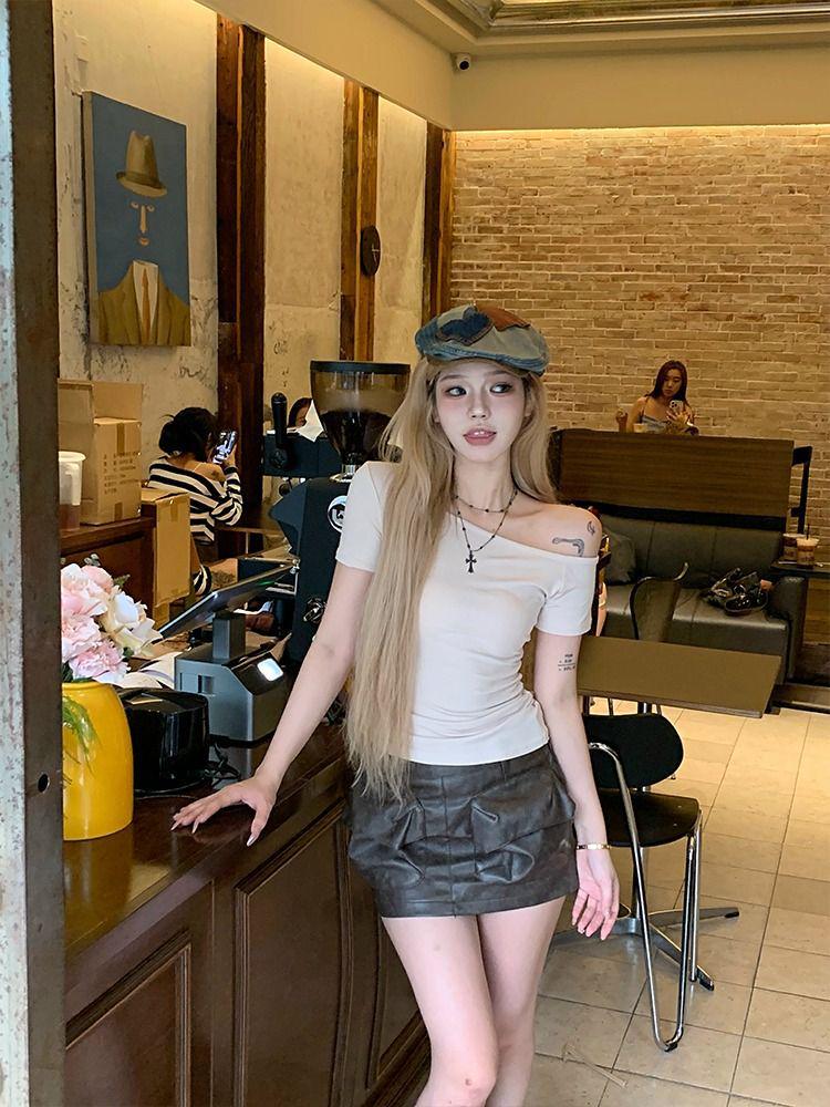 Spring 2025 Off-Shoulder Slim Fit Women's T-Shirt - Solid Color, Short-Sleeve Pullover