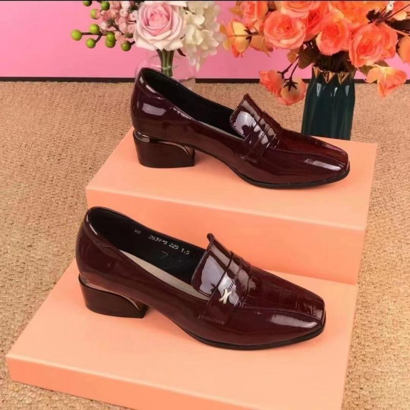 

Одиночные туфли женские в британском стиле, маленькие кожаные туфли женские 2025 весна и осень новые толстые каблуки лакированные кожаные мокасины женские средний каблук 40