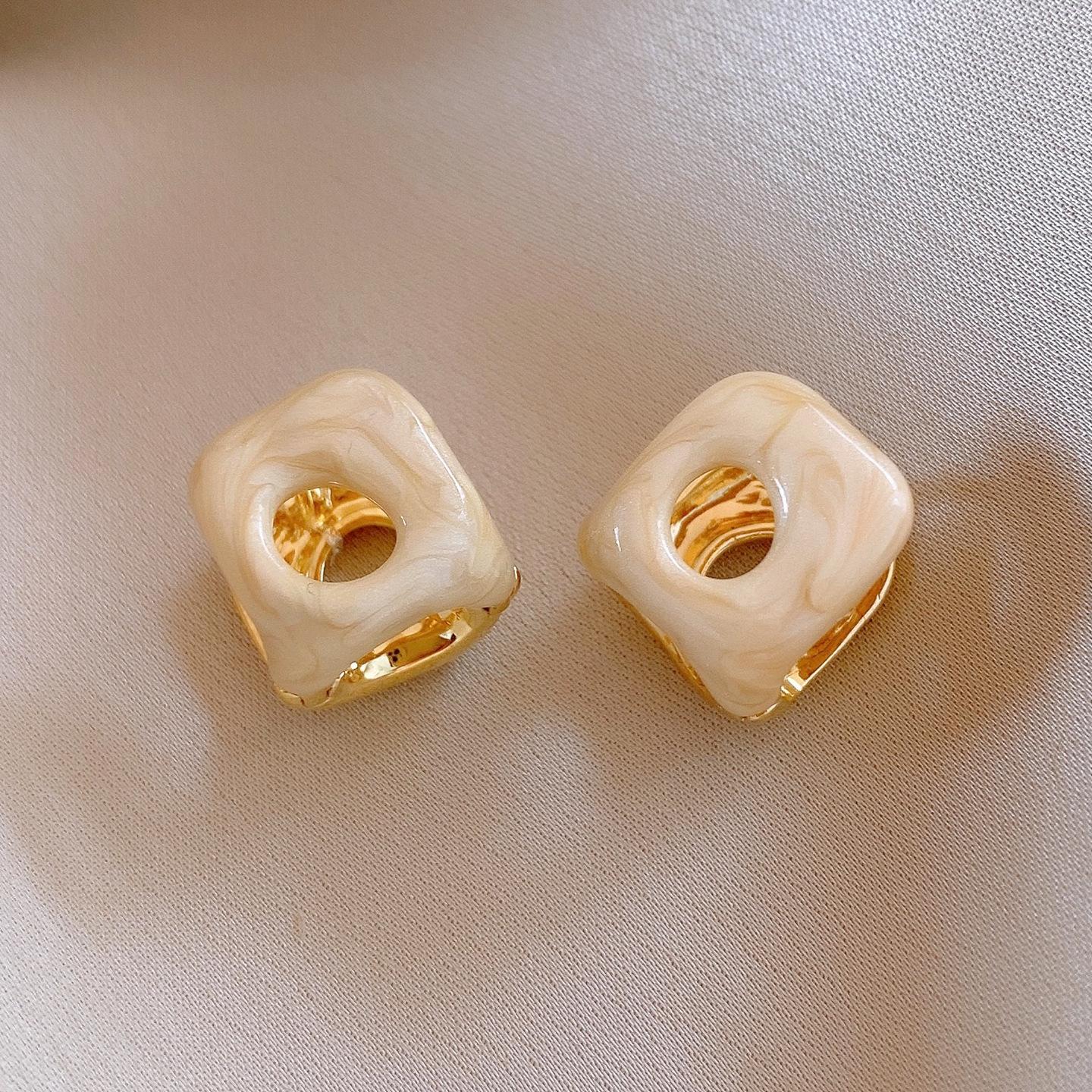 French Elegant Oil Drop Geometric Square Hollow Ear Buckle Earrings Earrings