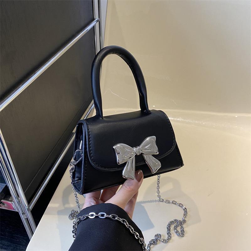 

Новинка 2024 года, модная сумка через плечо с бантом, симпатичная женская сумка карамельного цвета, портативная повседневная маленькая квадратная сумка прилив чёрный