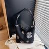 Fashion trend niche design bucket bag 2025 summer new casual texture women's shoulder messenger bag
