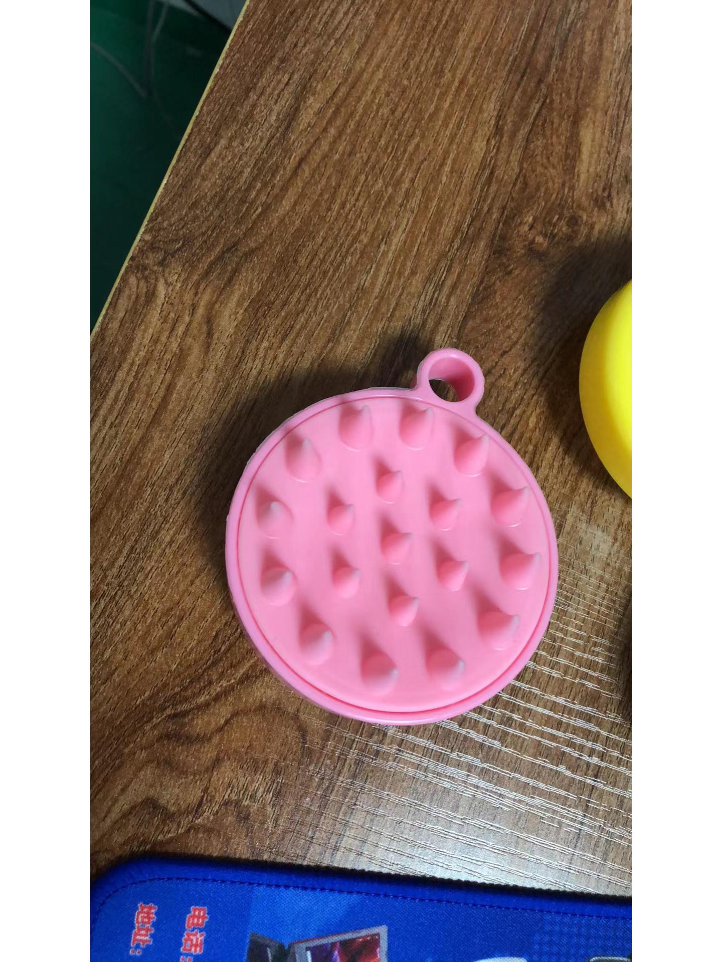 

Шампунь-щетка и массажная расческа для кожи головы с мягкой резиновой щетиной