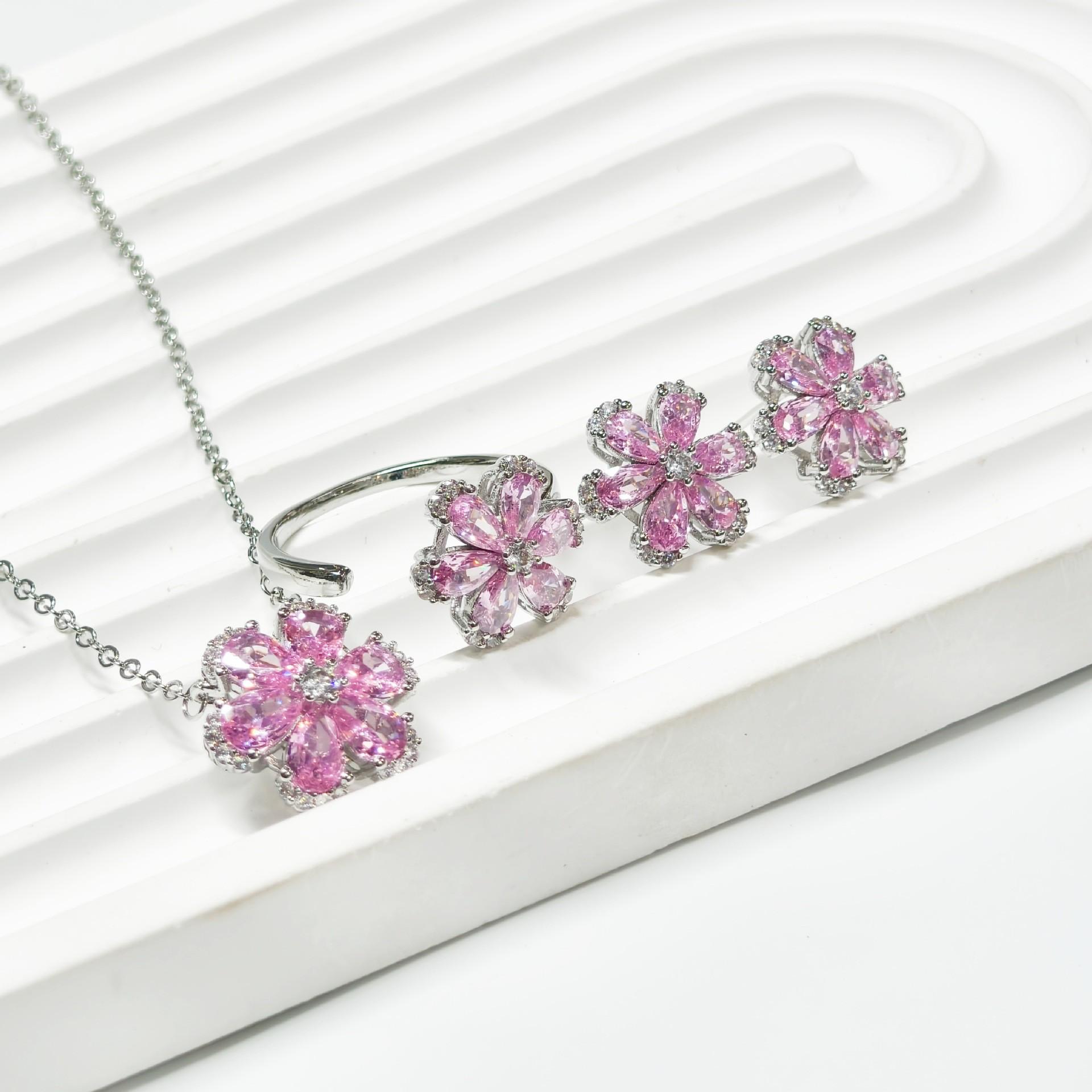 Корейский набор серег-пусетов в форме снежинок-лепестков - Сладкий, Крутой и Острый дизайн