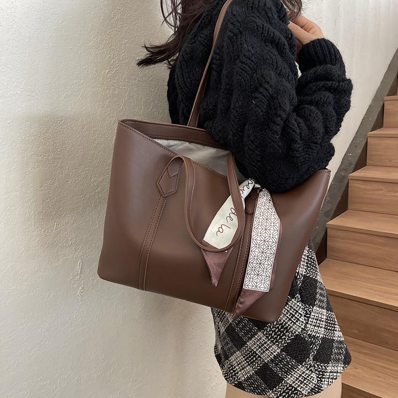 Fashionable Large Capacity Popular Armpit Tote Bag Women s Bag 2023 New Winter Simple Urban Shoulder Bag кофейный