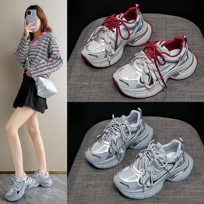 Muffin plataforma suave zapatos de papá rojos 2025 primavera nuevo color a juego par de cordones zapatos deportivos malla transpirable zapatos de mujer
