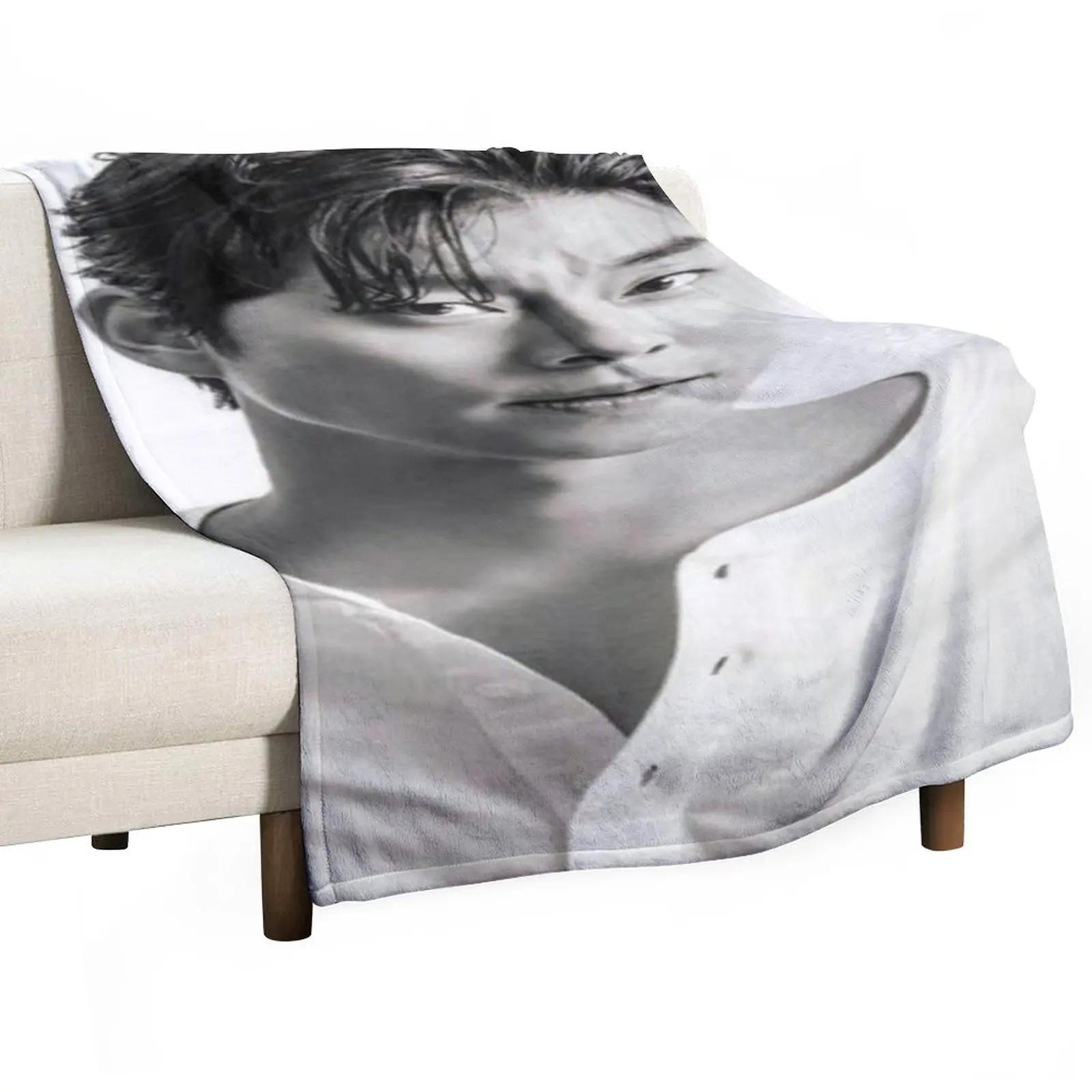 Sexy gong yoo Throw Blanket Large Blanket Retro Blankets Furry Blanket Nap Blanket 30x40in