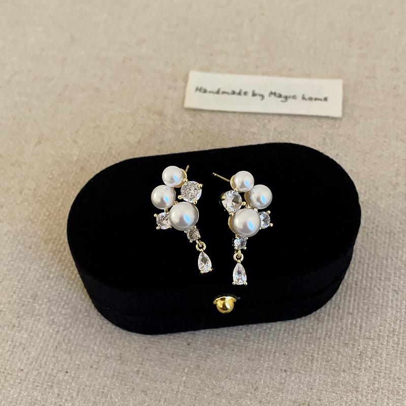 French Retro Pearl Zircon Stud Earrings Women'S Niche Light Luxury Personality Fashion Unique Texture Versatile Earrings