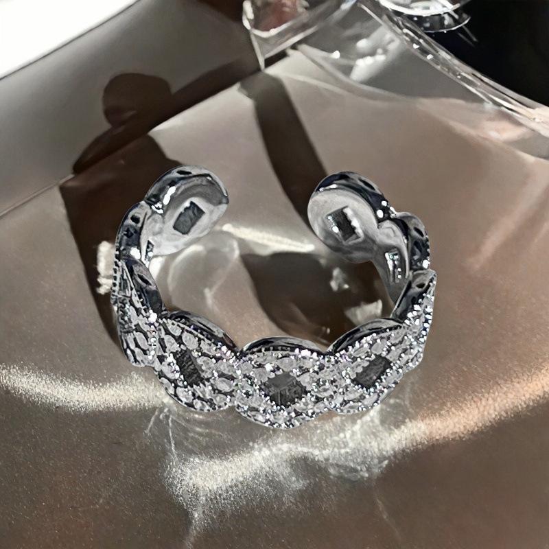 Luxuriöser Schlangenring mit vollem Diamantbesatz: Glänzende, Hochwertige Offene Kupfer Münze für Damen