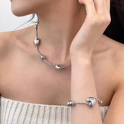 Neue modische süße und coole Metall-Liebeskugel-Halskette, einzigartige weibliche Persönlichkeit, Nischen-Armband-Trendexplosion